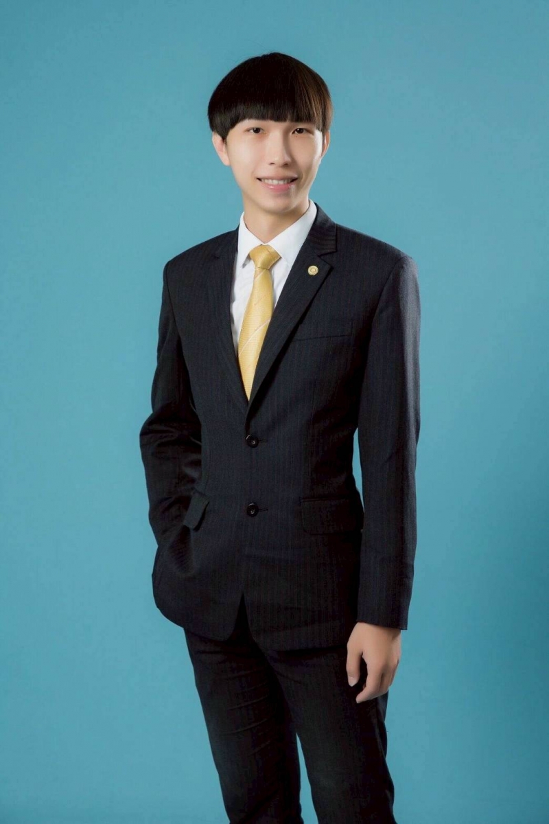 房仲 鄭百宏 照片