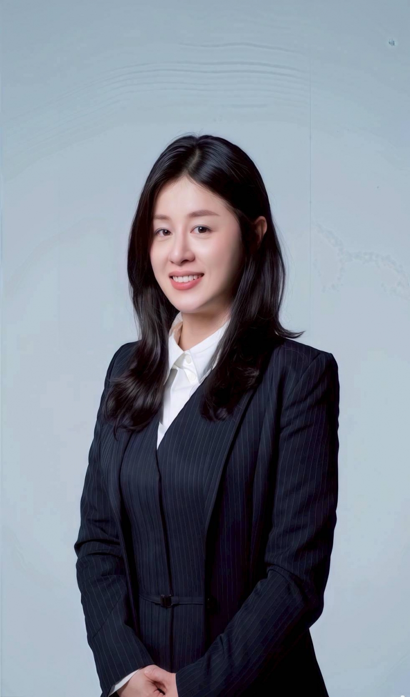 房仲 許峪甄 照片