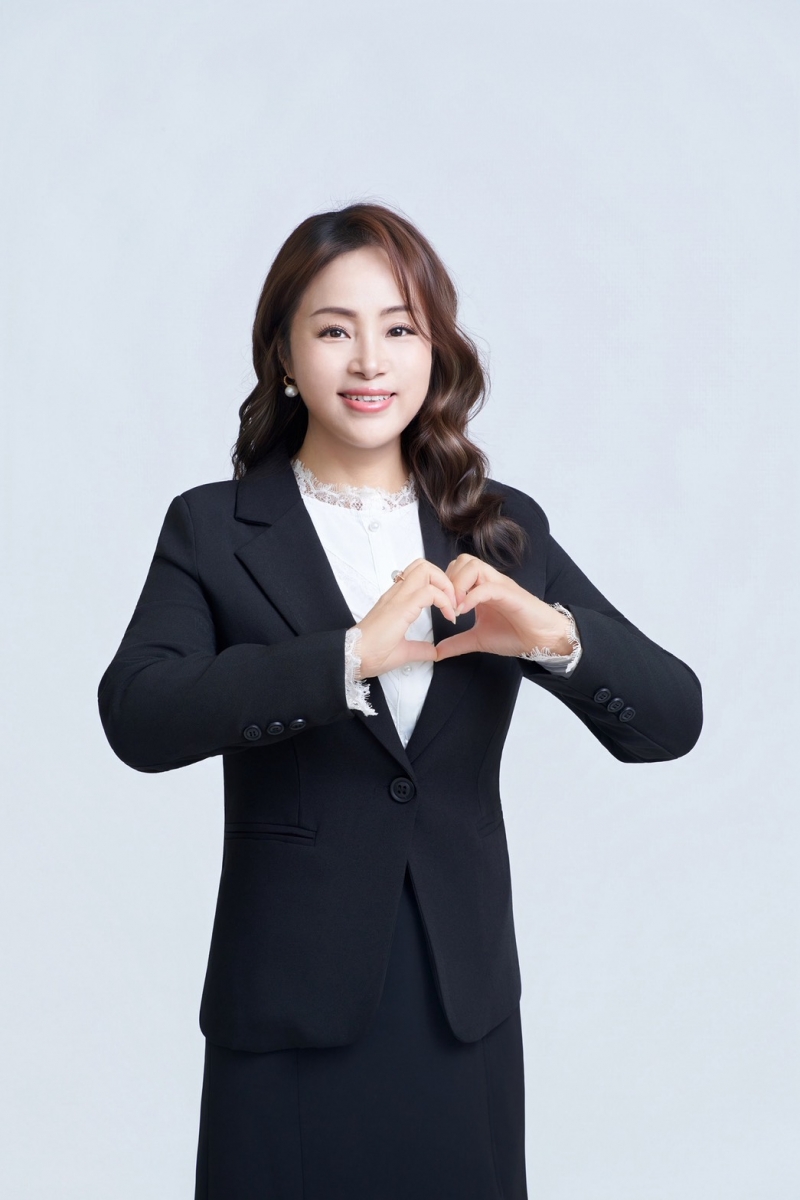 房仲 陳品璇 照片