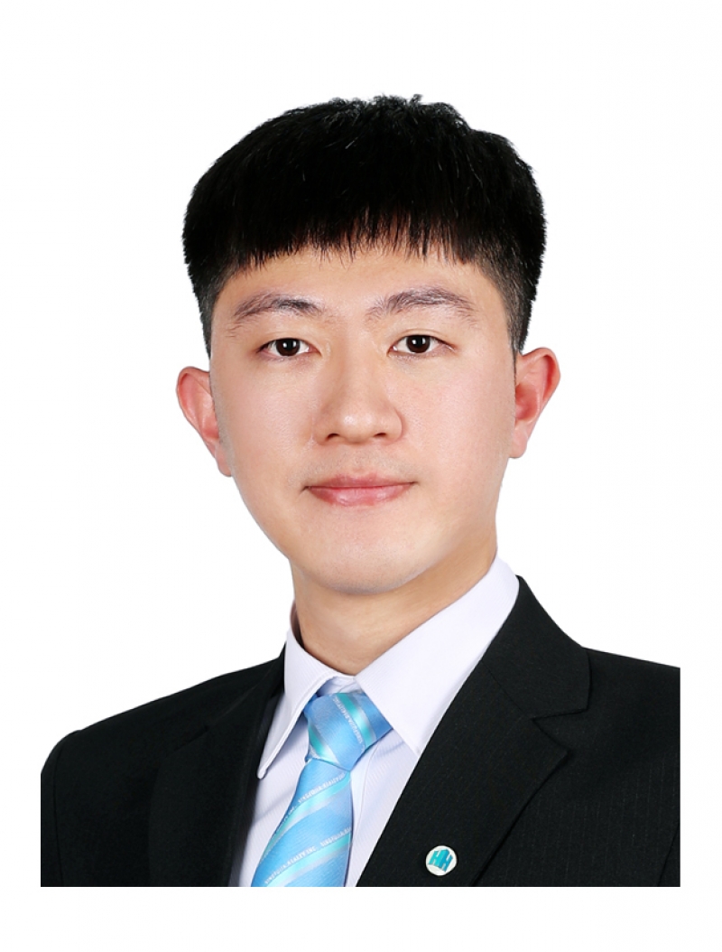 房仲 小翊 照片