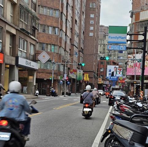 大有商圈店倉加4平車28機車位 照片 22