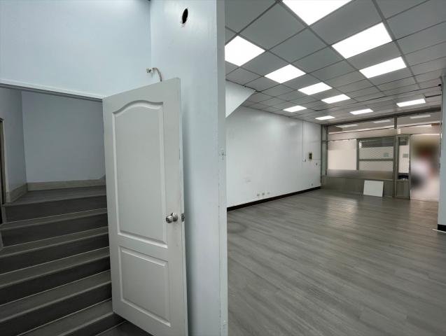 室內41坪|1+2樓臨路十米路燙金樓店|含車位 照片 3