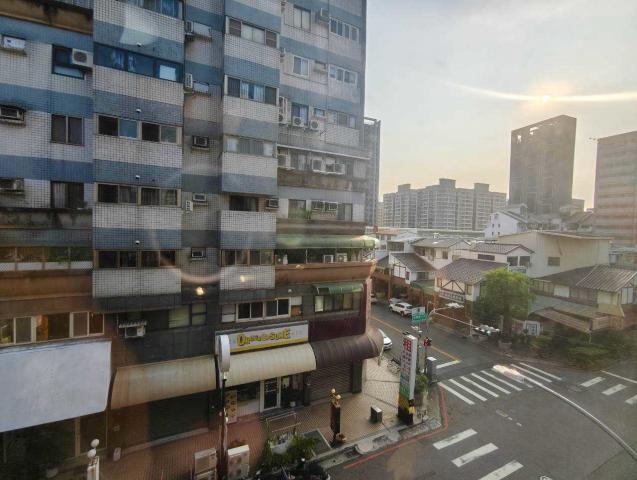 近文心國小捷運|室內約30坪大三房+車位|重金裝潢 照片 8