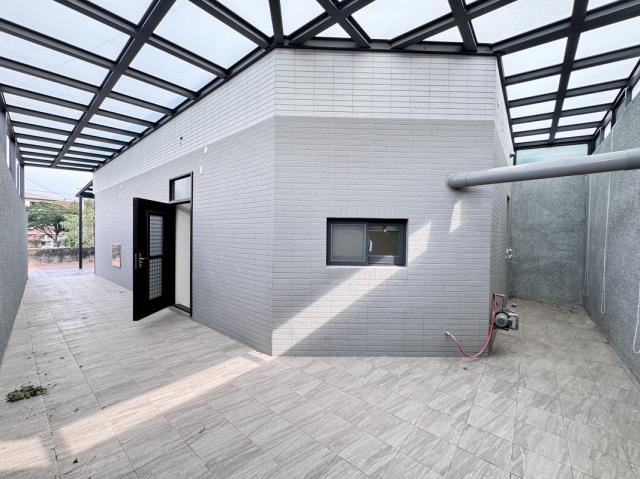 協成國小正對面|邊間地45坪|全新電梯別墅|前後側院 照片 3