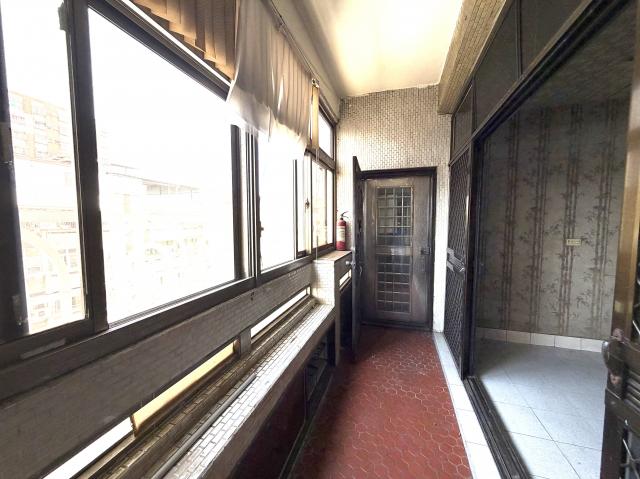 【高雄好宅推薦】小港國中最稀有四樓公寓附固定平面車位 照片 7