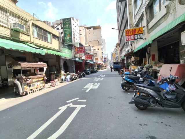 鳳山找房王軍旗 高雄車站三鐵共構 邊間大地坪金透店 照片 6