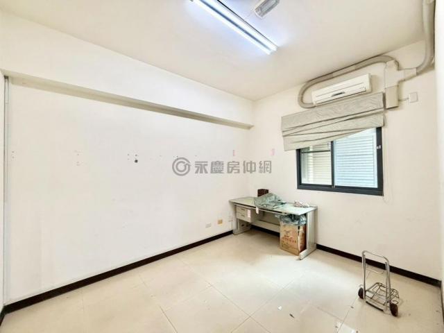 七期南側世紀風華大面寬金店面 照片 11