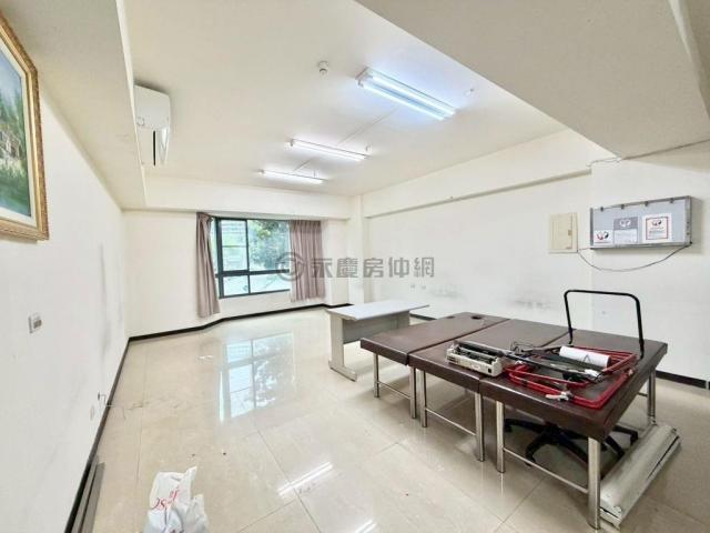 七期南側世紀風華大面寬金店面 照片 12