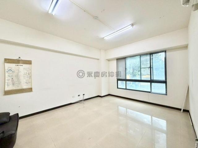 七期南側世紀風華大面寬金店面 照片 15