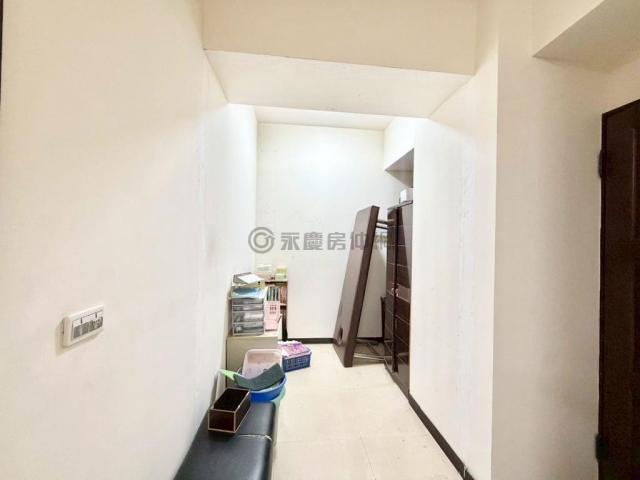七期南側世紀風華大面寬金店面 照片 16