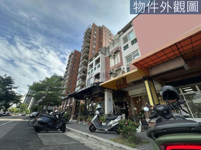 南屯豐業寶第豐樂公園第一排捷運秀泰大路寬住店合一透天店王 照片 2