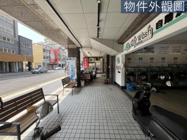 南屯黎明玉璽黎明商圈向上路大面寬1+2樓 照片 4