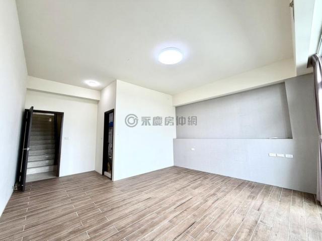 員林埔心車庫臨路別墅一卡皮箱即可入住 照片 17