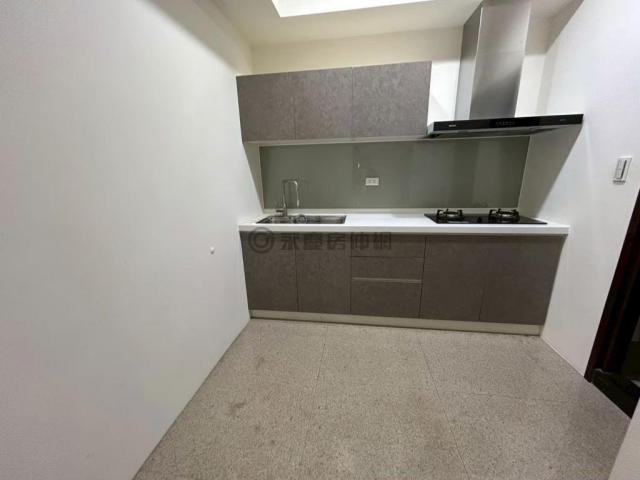 南屯嶺東科大坤悅君臨1+2樓百萬裝潢樓店 照片 4