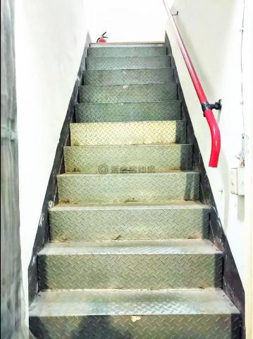 中正台灣大道近第二市場捷運藍線邊間穩定收租透店 照片 4