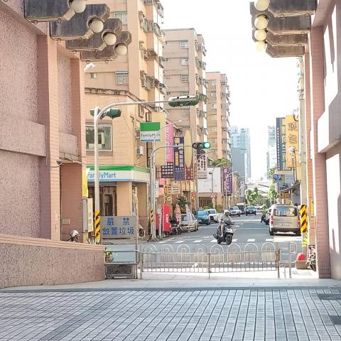 北高雄買賣達人 大道新城翻新高樓層景觀三房+平車 照片 24