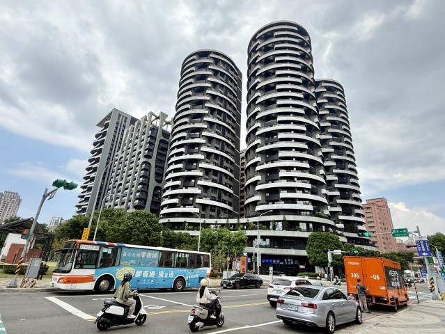 新北房仲推薦 桃園 藝文特區 中悅世界 商辦 照片 2