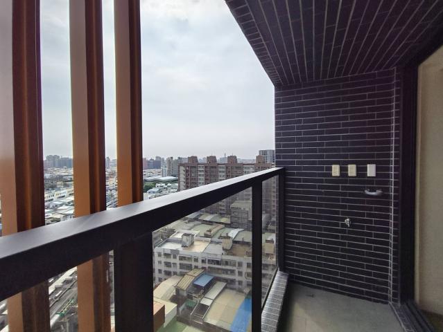(專)瑞隆路地標頂樓15樓全新未住 高雄地產顧問 照片 7