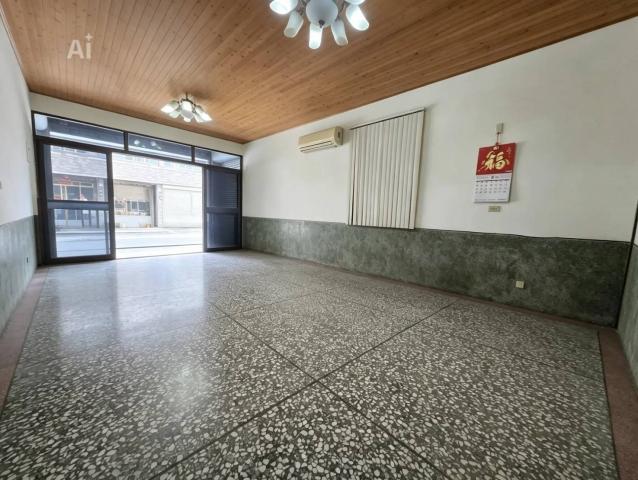 嘉義林森黃金大路邊73坪店住 照片 2