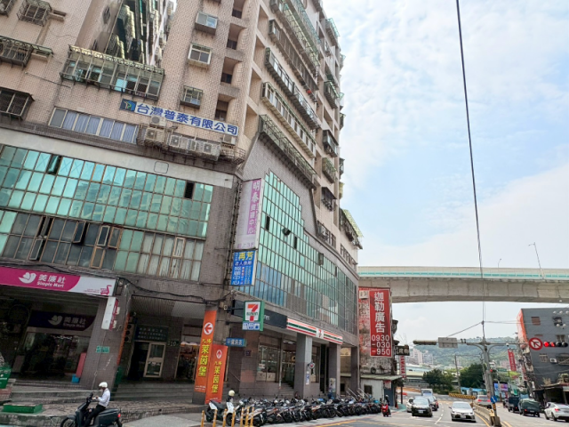 高曝光強聚客吸睛面寬角窗店王 照片 5