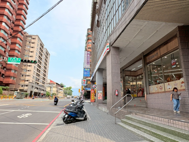 高曝光強聚客吸睛面寬角窗店王 照片 7