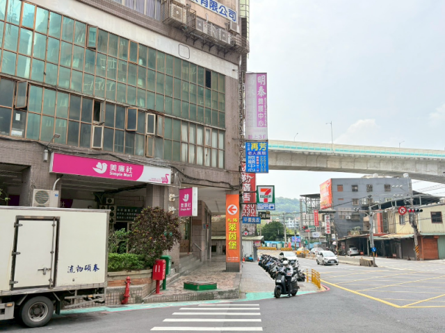 高曝光強聚客吸睛面寬角窗店王 照片 9