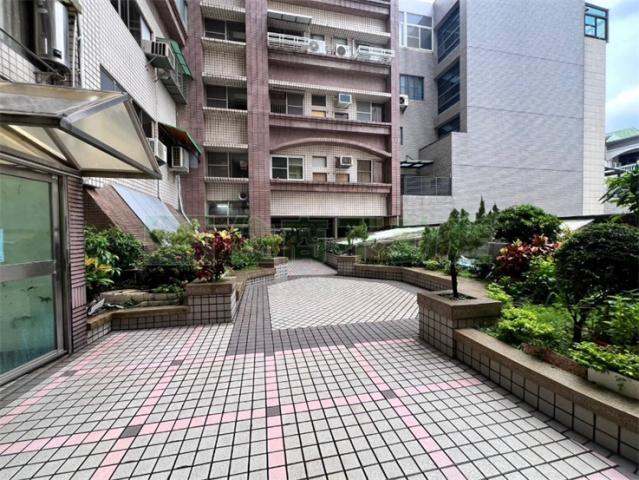 專約:美國華府崇道路全新整修4大房有車位 照片 8