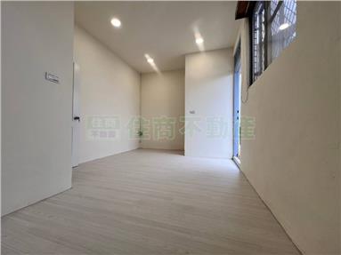 專約:美國華府崇道路全新整修4大房有車位 照片 12