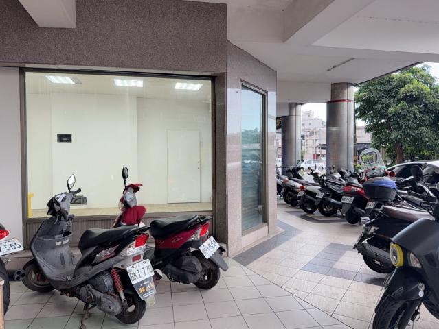 宜蘭高鐵買房【文化漢宮一樓邊間店舖】民族路 照片 4
