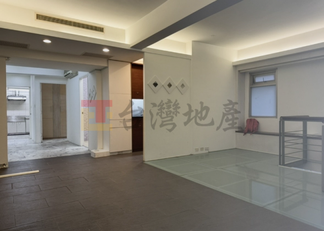 台北房仲女王 瑞安雅仕一樓+地下室店辦住 照片 1
