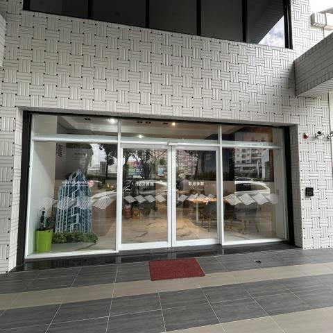 高雄豪宅專家 Andy3781楠梓御都匯大面寬黃金店面 照片 8