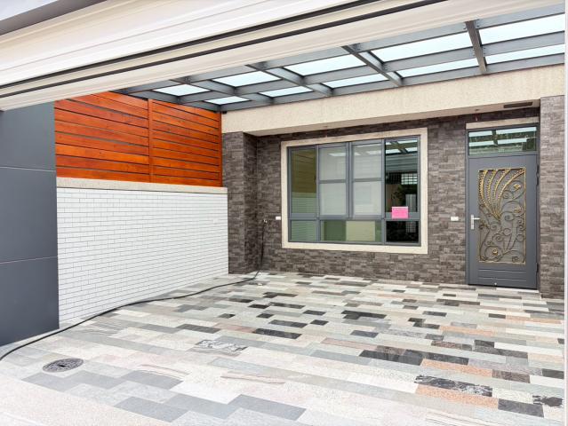 大里透天店面 康橋吉隆電梯雙車新墅 照片 3