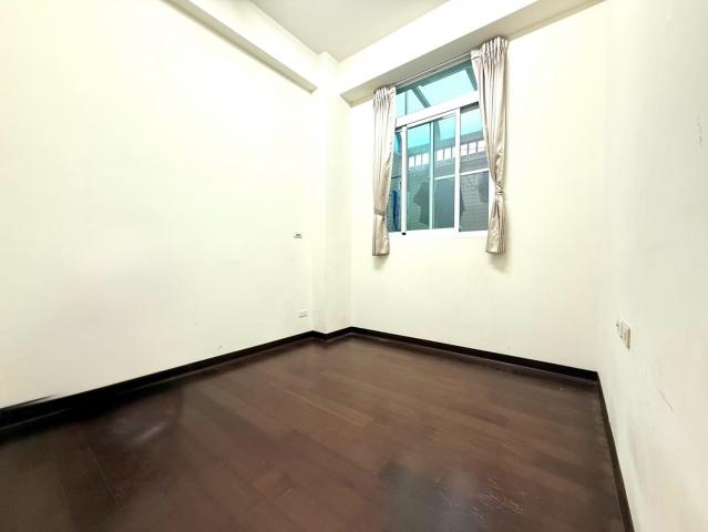 嘉義房屋土地 協同中學旁車庫別墅 照片 7