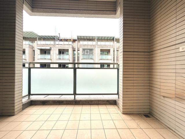 嘉義房屋土地 協同中學旁車庫別墅 照片 13