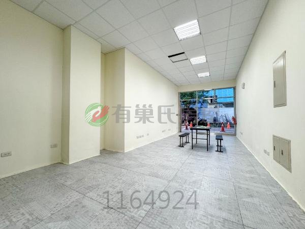 三峽社區推薦 府中挑高低總價店面 照片 3