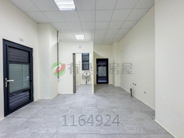三峽社區推薦 府中挑高低總價店面 照片 4