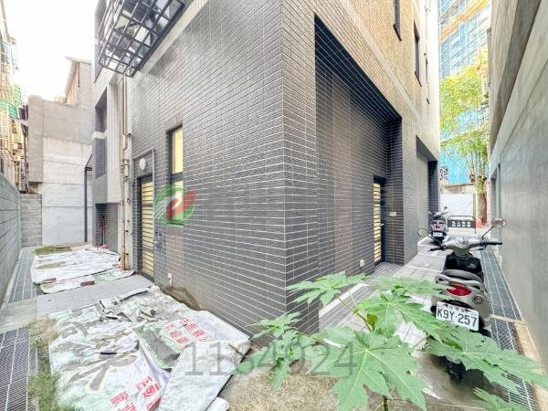 三峽社區推薦 府中挑高低總價店面 照片 7