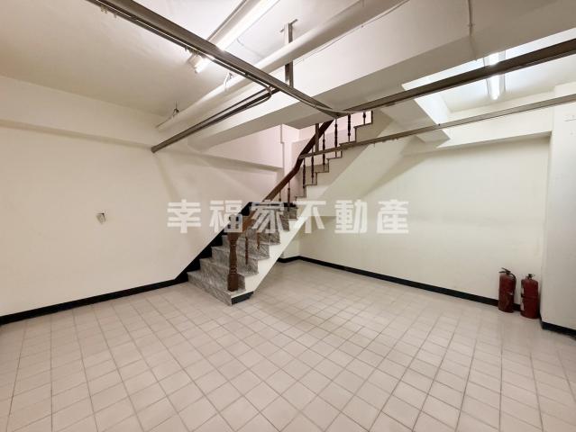台南買房首選⚠️【保安市場旁角窗金店面】✅台南房仲老妹✅ 照片 4