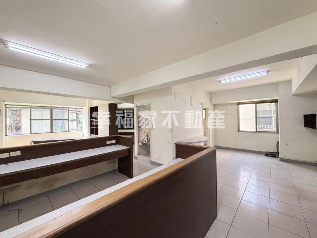 台南買房首選⚠️【保安市場旁角窗金店面】✅台南房仲老妹✅ 照片 6