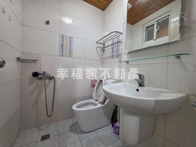 台南買房首選⚠️【近林森車站輕屋齡稀有金店住】✅台南房仲老妹✅ 照片 9