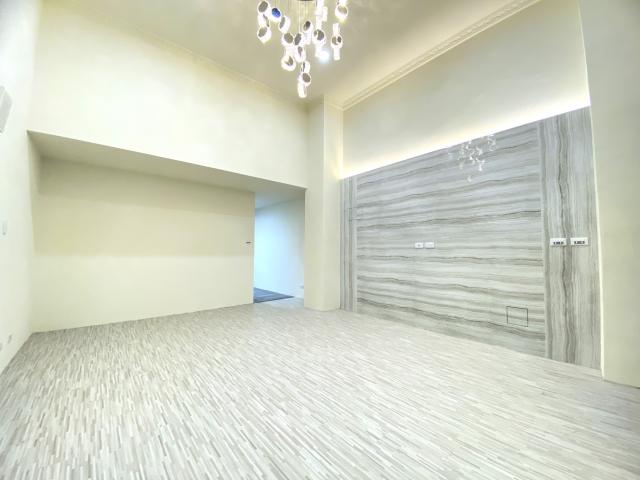 大里仁愛醫院旁|稀有店住附車位|百萬裝潢可立即營業,近學區! 照片 2