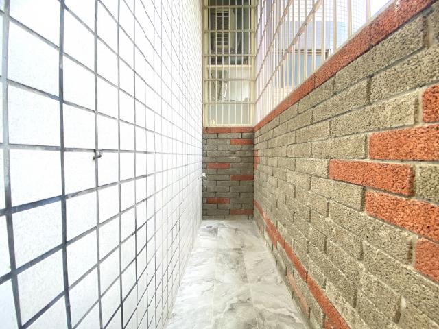 大里仁愛醫院旁|稀有店住附車位|百萬裝潢可立即營業,近學區! 照片 6
