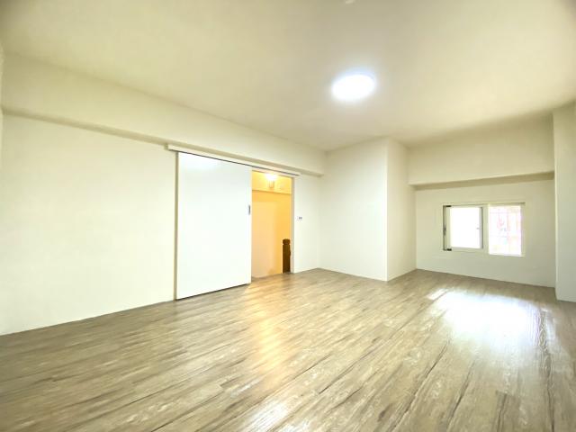 大里仁愛醫院旁|稀有店住附車位|百萬裝潢可立即營業,近學區! 照片 7
