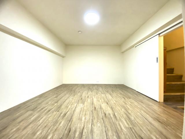 大里仁愛醫院旁|稀有店住附車位|百萬裝潢可立即營業,近學區! 照片 8