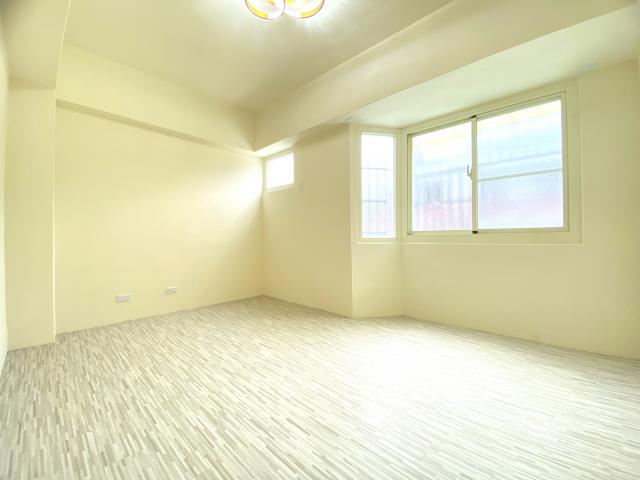 大里仁愛醫院旁|稀有店住附車位|百萬裝潢可立即營業,近學區! 照片 9