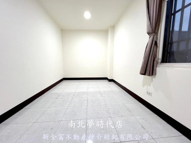 台南美美房屋 永康龍埔街34大地坪邊間採光透天 照片 6