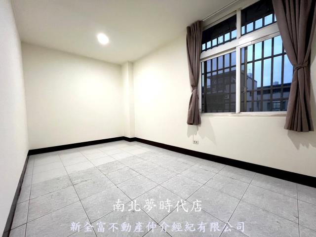 台南美美房屋 永康龍埔街34大地坪邊間採光透天 照片 8