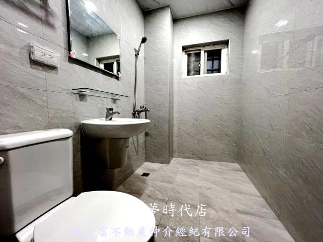 台南美美房屋 永康龍埔街34大地坪邊間採光透天 照片 11