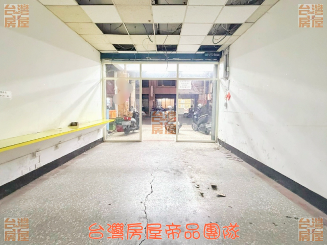 人潮車潮匯集生意興隆店面 照片 1