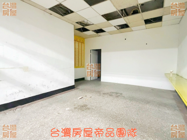 人潮車潮匯集生意興隆店面 照片 3